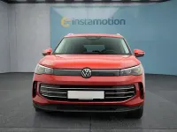 Gebraucht VW Tiguan 150 PS (110 kW) 2024 Rot SUV