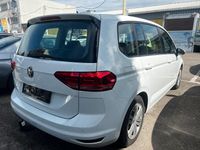 Gebraucht VW Touran Trendline 110 PS (80 kW) 2016 Pure white Van / Kleinbus