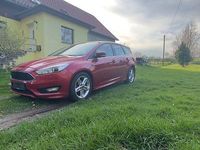 Używany Ford Focus Titanium 120 KM (88 kW) 2015 Czerwony Sedan/Limuzyna