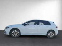 Używany VW Golf VIII Active 150 KM (110 kW) 2023 Biały Sedan/Limuzyna