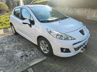 Gebraucht Peugeot 207 Forever 95 PS (69 kW) 2012 Weiß Kleinwagen