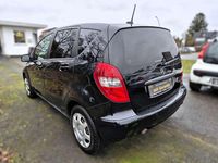 Gebraucht Mercedes A180 109 PS (80 kW) 2012 Kosmosschwarz  metalliclack Limousine