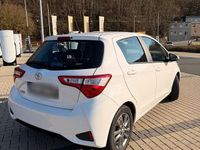 Gebraucht Toyota Yaris 111 PS (81 kW) 2017 Weiß Kleinwagen