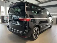 Gebraucht VW Multivan Style 150 PS (110 kW) 2024 Grau Van / Kleinbus