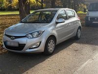 Gebraucht Hyundai i20 86 PS (63 kW) 2013 Grau Kleinwagen