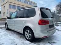 Gebraucht VW Touran Match 140 PS (102 kW) 2012 Silver leaf white gold Van / Kleinbus
