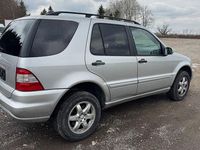 Gebraucht Mercedes ML270 163 PS (119 kW) 2003 Silber SUV