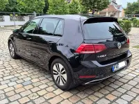 Gebraucht VW e-Golf 100 kW (136 PS) 2019 Deep black perleffekt Kleinwagen
