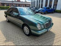 Gebraucht Mercedes E230 Classic 150 PS (110 kW) 1996 Grün Limousine
