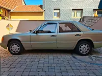 Gebraucht Mercedes E260 160 PS (117 kW) 1986 Andere farben Limousine
