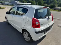 Gebraucht Nissan Pixo Acenta 68 PS (50 kW) 2011 Weiß Kleinwagen