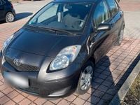 Gebraucht Toyota Yaris 69 PS (50 kW) 2011 Grau Kleinwagen
