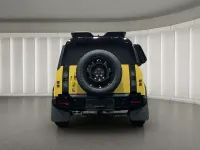 Neu Land Rover Defender 349 PS (256 kW) 2026 Deep sandglow yellow metallic SUV