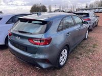 Gebraucht Kia Ceed Play 120 PS (88 kW) 2023 Yucca steel Kleinwagen