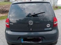 Gebraucht VW Fox 54 PS (39 kW) 2010 Schwarz Kleinwagen
