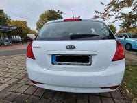 Gebraucht Kia Ceed Spirit 125 PS (91 kW) 2012 Weiß Kleinwagen