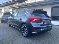 Gebraucht Ford Focus Cool & Connect 125 PS (91 kW) 2018 Magneticgrau (metallic) Limousine