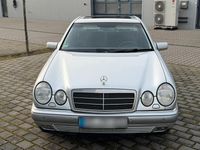 Gebraucht Mercedes E280 204 PS (150 kW) 1998 Silber Limousine