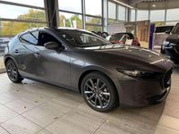 Neu Mazda 3 Sky 140 PS (102 kW) 2025 Machine grey metallic Limousine