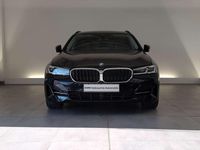 Gebraucht BMW 530e 292 PS (214 kW) 2022 Black sapphire metallic Kombi