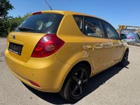 Gebraucht Kia Ceed 143 PS (105 kW) 2007 Gelb Kleinwagen