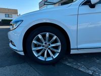 Gebraucht VW Passat Highline 150 PS (110 kW) 2019 Weiß (pure white) Kombi