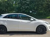 Gebraucht Hyundai i30 Edition 99 PS (72 kW) 2015 Weiß Limousine