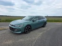 Gebraucht VW Passat Elegance 150 PS (110 kW) 2025 Grün Kombi