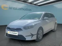 Używany Kia Ceed 99 KM (72 kW) 2025 Biały Hatchback