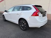 Gebraucht Volvo V60 Summum 152 PS (111 kW) 2017 Weiß Kombi