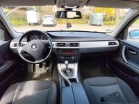 Gebraucht BMW 320 170 PS (125 kW) 2008 Blau Limousine