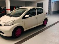 Gebraucht Toyota Aygo 68 PS (50 kW) 2008 Weiß Kleinwagen