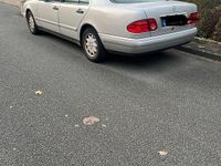 Gebraucht Mercedes E200 136 PS (100 kW) 1998 Silber Limousine
