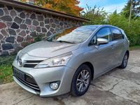 Gebraucht Toyota Verso Life 147 PS (108 kW) 2013 New medium silver/ grey Van / Kleinbus