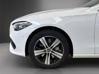 Gebraucht Mercedes C300 Avantgarde 204 PS (150 kW) 2024 Weiß Limousine