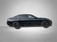 Gebraucht BMW 740 M Sport 299 PS (219 kW) 2025 Saphirschwarz metallic Limousine