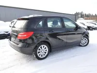 Gebraucht Mercedes B180 122 PS (89 kW) 2012 Schwarz Kleinwagen