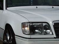 Gebraucht Mercedes 220 150 PS (110 kW) 1992 Weiß Coupé