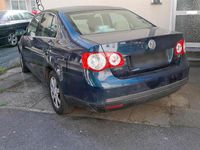 Second-hand VW Jetta 115 CP (84 kW) 2006 Albastru Berlinǎ