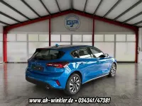 Gebraucht Ford Focus Titanium 125 PS (91 kW) 2023 Desert island blue Limousine