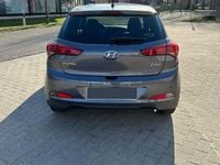 Gebraucht Hyundai i20 Passion 84 PS (61 kW) 2016 Grau Kleinwagen