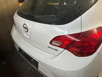 Second-hand Opel Astra 87 CP (63 kW) 2013 Alb Berlinǎ