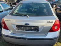 Gebraucht Ford Mondeo Trend 145 PS (106 kW) 2001 Silber Limousine