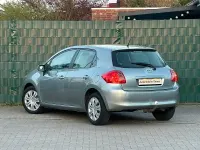 Gebraucht Toyota Auris Team 124 PS (91 kW) 2008 Medium silver metallic Kleinwagen