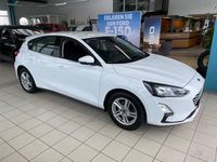 Gebraucht Ford Focus Cool & Connect 101 PS (74 kW) 2021 Frostweiß (weiss) Limousine