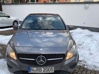 Używany Mercedes A180 122 KM (89 kW) 2012 Szary Sedan/Limuzyna