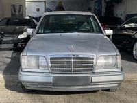 Gebraucht Mercedes E280 193 PS (141 kW) 1994 Silber Limousine