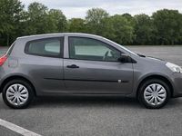 Gebraucht Renault Clio III Expression 75 PS (55 kW) 2009 Grau Kleinwagen