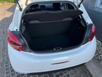 Gebraucht Peugeot 208 Active 99 PS (72 kW) 2017 Weiß Kleinwagen