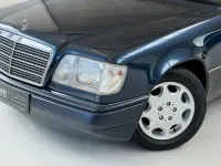 Gebraucht Mercedes E220 150 PS (110 kW) 1994 Blau Limousine